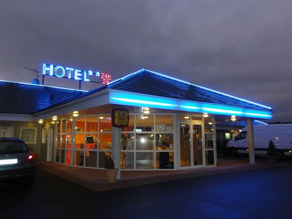 The Originals Access, Hotel Saint-Flour Екстер'єр фото