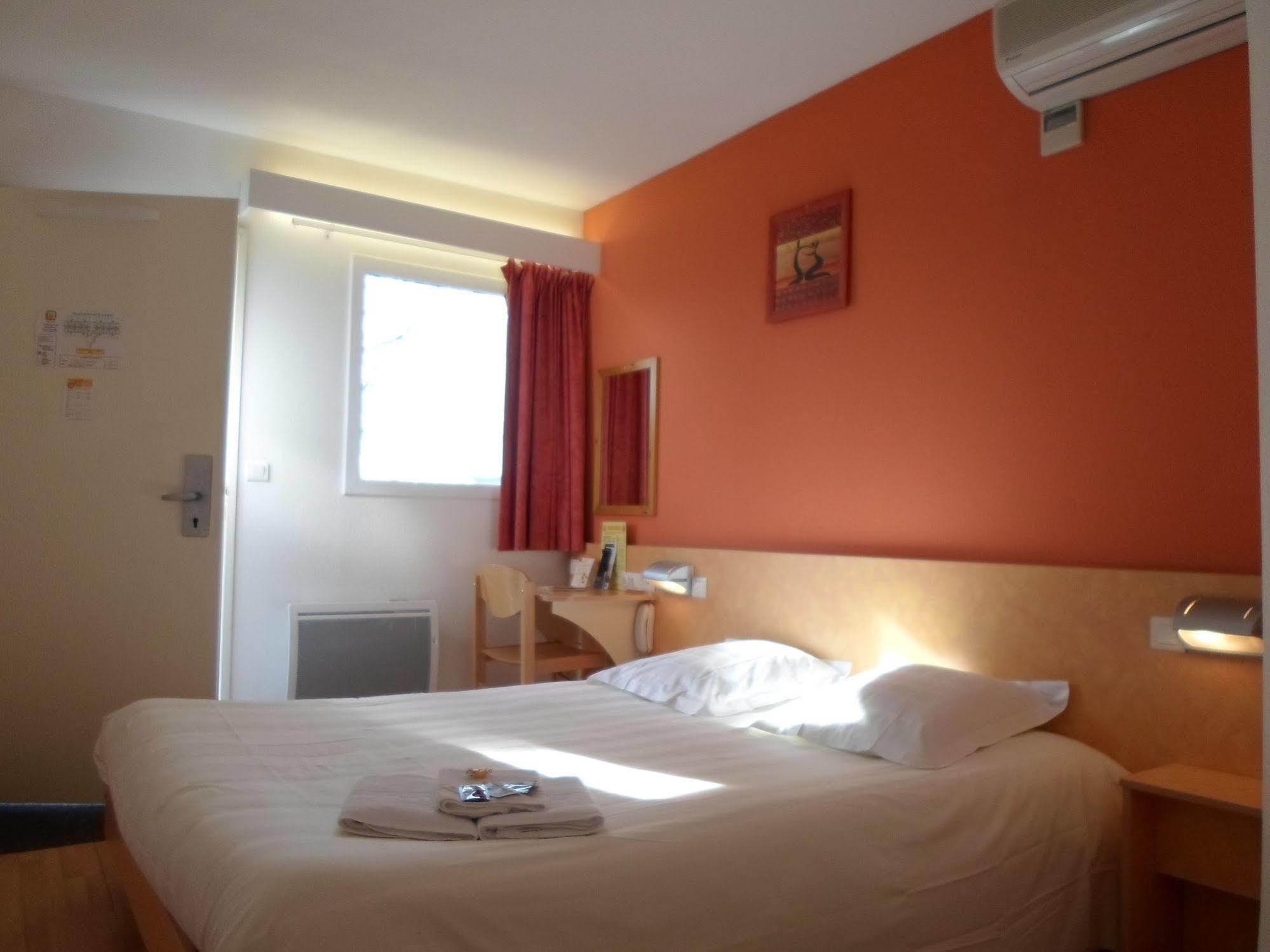 The Originals Access, Hotel Saint-Flour Екстер'єр фото