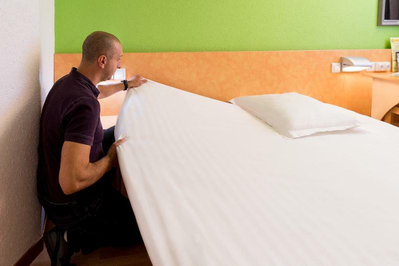 The Originals Access, Hotel Saint-Flour Екстер'єр фото